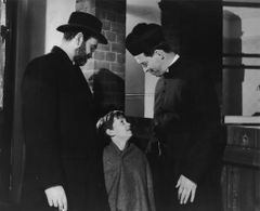 Derek Sydney interpreta Capt. Elliott (uncredited)