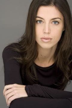Natalie Vansier interpreta Girl in Library