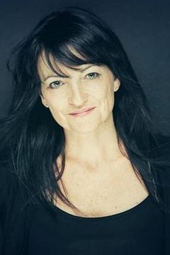 Julia Worsley interpreta Head Whore