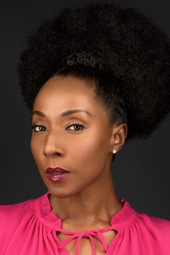 Harriett D. Foy interpreta Board Member