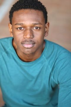 Donald Watkins interpreta Stu Bryce
