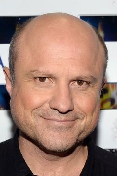 Enrico Colantoni interpreta Carl Elias