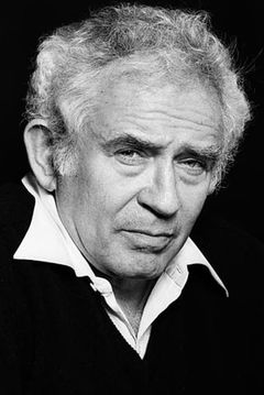 Norman Mailer interpreta Stanford White