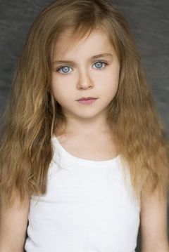 Saskia Dillais De Melo interpreta Lou