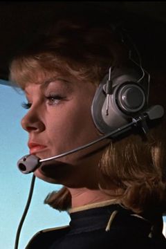 Marian Collins interpreta Flying Circus - Champegne Pilot (uncredited)