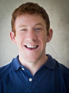 Adam Schneider interpreta Young Husband