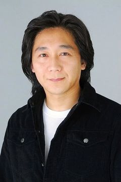 Keijin Okuda interpreta Front Man