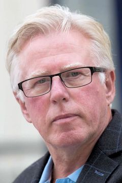 Phil Davis interpreta Roadie