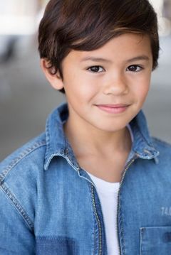 Deric McCabe interpreta Charles Wallace Murry