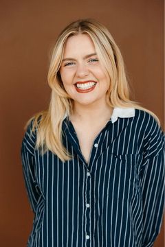 Chelsea Matkins interpreta Sweet Student Union Girl