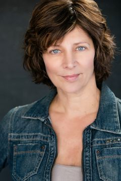 Mikki Scanlon interpreta Alda (as Mikki McKeever)