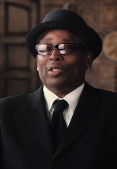 Terry Lewis interpreta Troublegum Crew Member - Benson