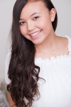Eden Estrella interpreta Samantha Hobbs