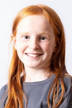 Éabha Connolly interpreta Little Girl