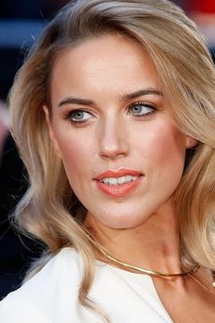 Alexandra Weaver interpreta Lucy