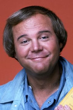 Rick Hurst interpreta Cletus Hogg