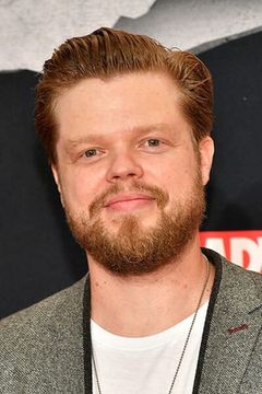 Elden Henson interpreta Maxwell