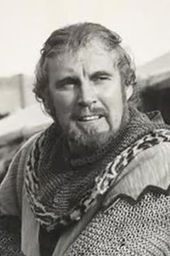 Terry Richards interpreta Henchman at Cementfactory (uncredited)