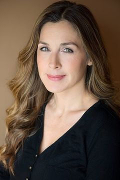 Suzanna Lenir interpreta Cop
