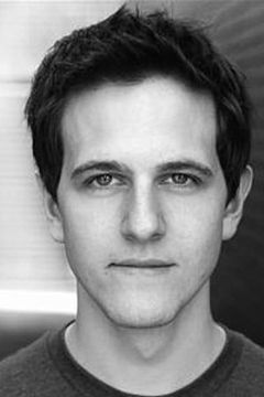 Will Featherstone interpreta Reporter
