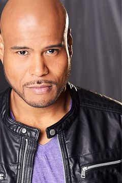 DJ Rivers interpreta Award Show Security (uncredited)