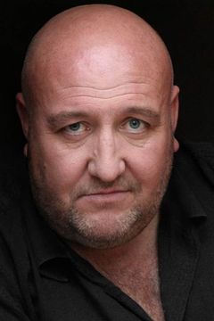 Steve Speirs interpreta Sloan