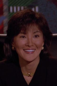Maggie Han interpreta Lab Assistant