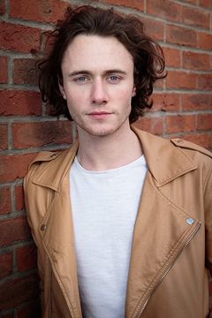 Jack McEvoy interpreta Shop Clerk