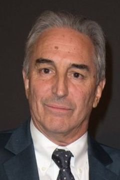 Marcus Viscidi interpreta Business Man