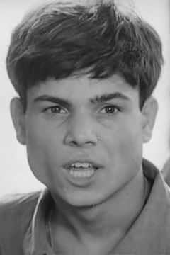 Raffaele Barbato interpreta Giovanni Ajello