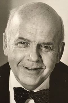 Philip A. Gillis interpreta Priest