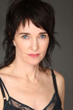 Brynn Horrocks interpreta Mary Webster
