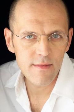 José Wallenstein interpreta Pide Agent