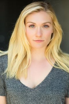 Taylor Patterson interpreta Sara Reynard