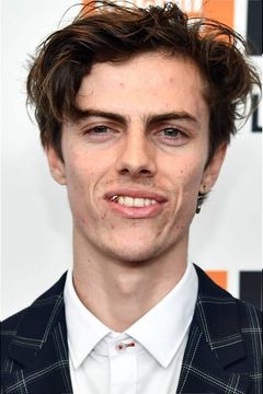 Ryder McLaughlin interpreta Deli Teenager
