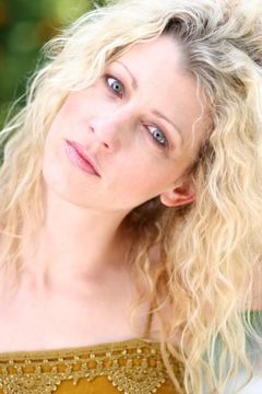 Jennifer McComb interpreta Mugatu Model