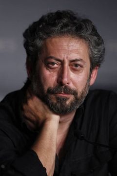 Taner Birsel interpreta Fuat Binbaşı