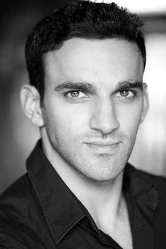 Davood Ghadami interpreta Nitin Shamsie