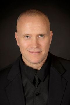 Kasper Jorgensen interpreta Security Officer (uncredited)