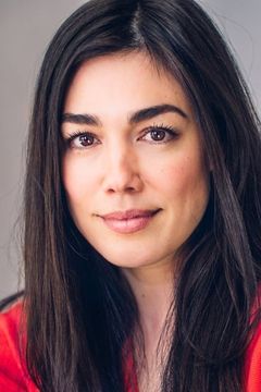 Melanie Vallejo interpreta Asha Trace
