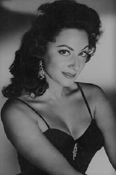 Lina Rosales interpreta Consuelo