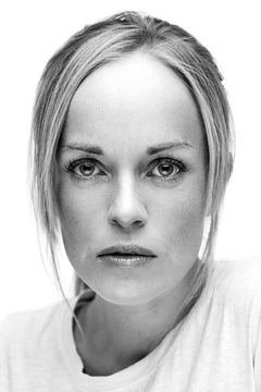 Friederike Kempter interpreta Agentin