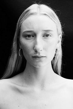 Anna Cordell interpreta Tiny Toes Girl