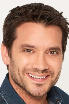 Dominic Zamprogna interpreta Paramedic