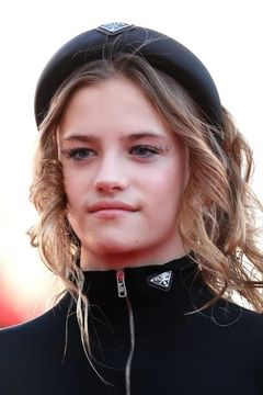 Lizzielou Corfixen interpreta Thilde