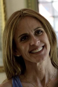 Dawn Maxey interpreta Beth