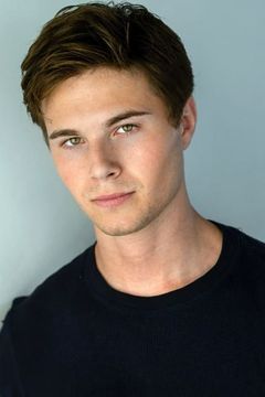 Elias Kacavas interpreta PJ