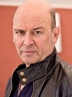 Vittorio Alfieri interpreta Herr Lindenburg