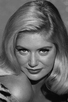 Christiane Schmidtmer interpreta Miss Dietrich