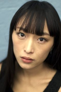 Miho Suzuki interpreta News Reporter